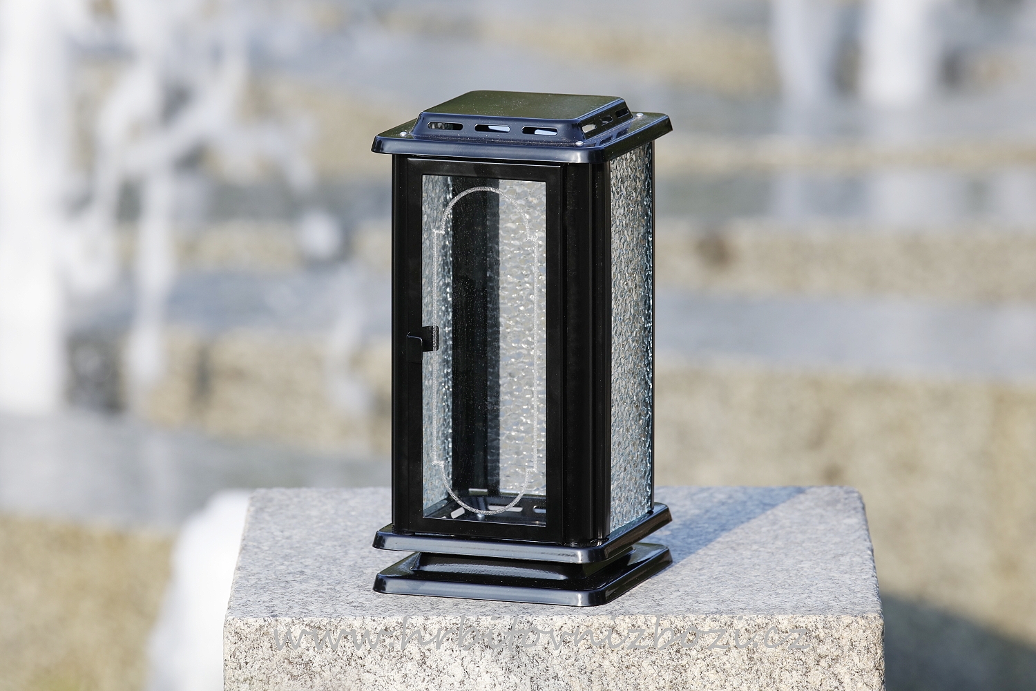 Hřbitovní lampa černá 01