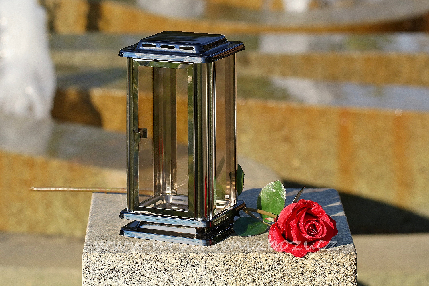 Hřbitovní lampa 01 černé zlato kouřová skla