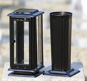 Hřbitovní lampa černá čirá skla a váza