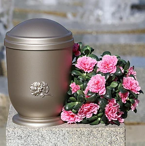 Hřbitovní urna plastová kovové barvy s kytkou