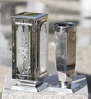 Hřbitovní lampa a váza šestiboká leštěný nerez
