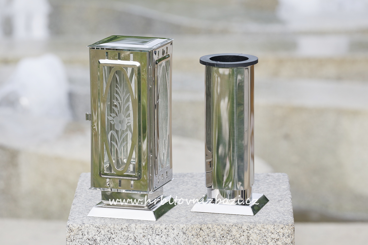 Lampa malá zdobená s vázou čtyřbokou