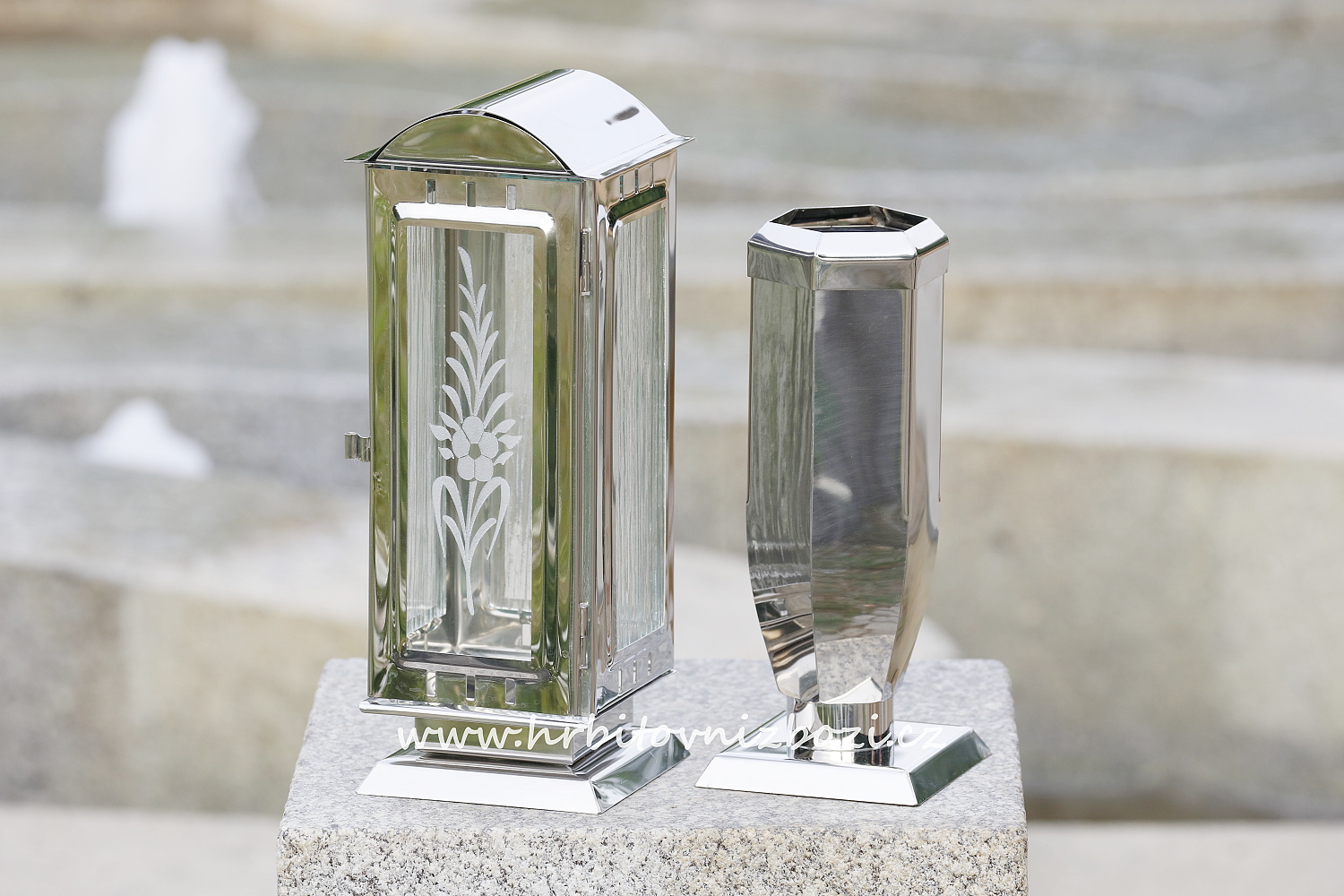 Lampa velká s oblou střechou a vázou zaoblenou