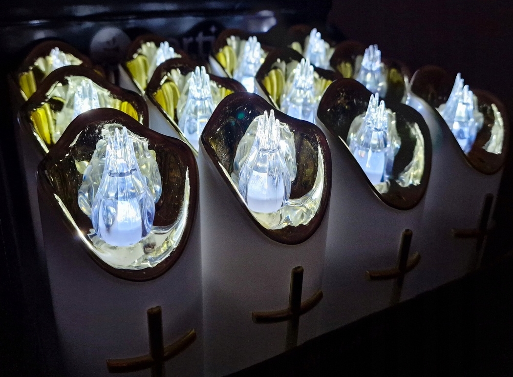 Led svíčka 17481 s křížkem- lze odebrat