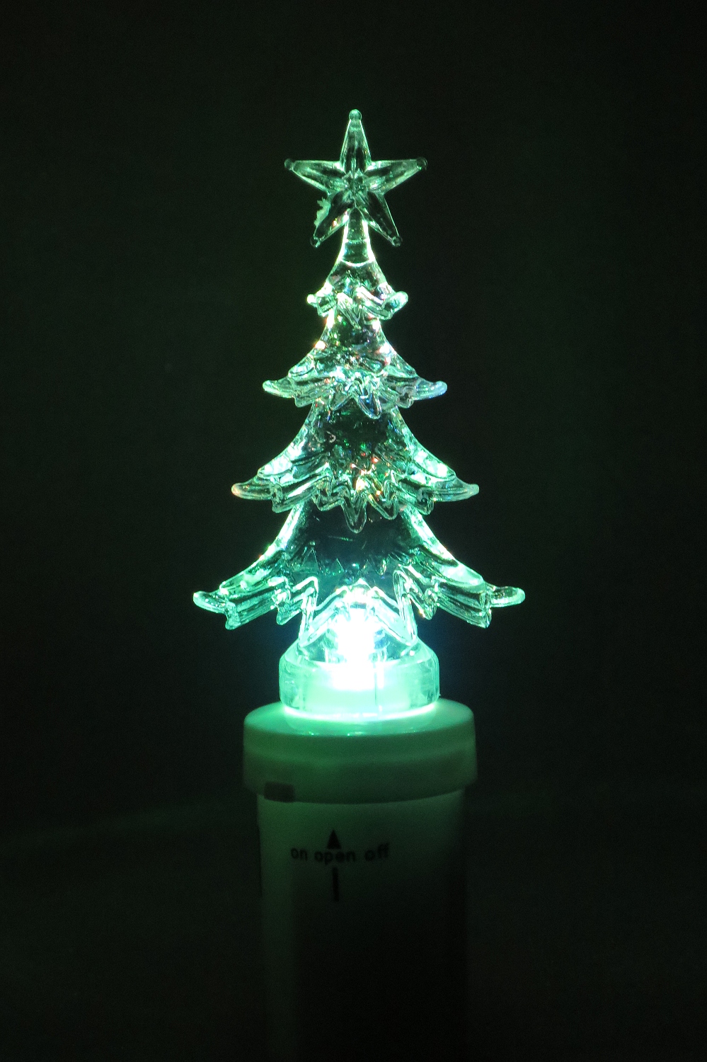 Led stromeček měnící barvy